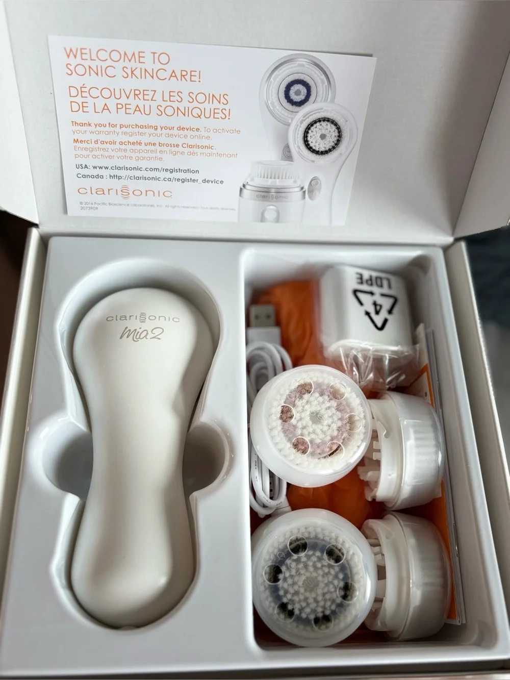 Clarisonic Mia 2 Sonic Facial Cleansing Brush Set White NIB 5 Brush Heads